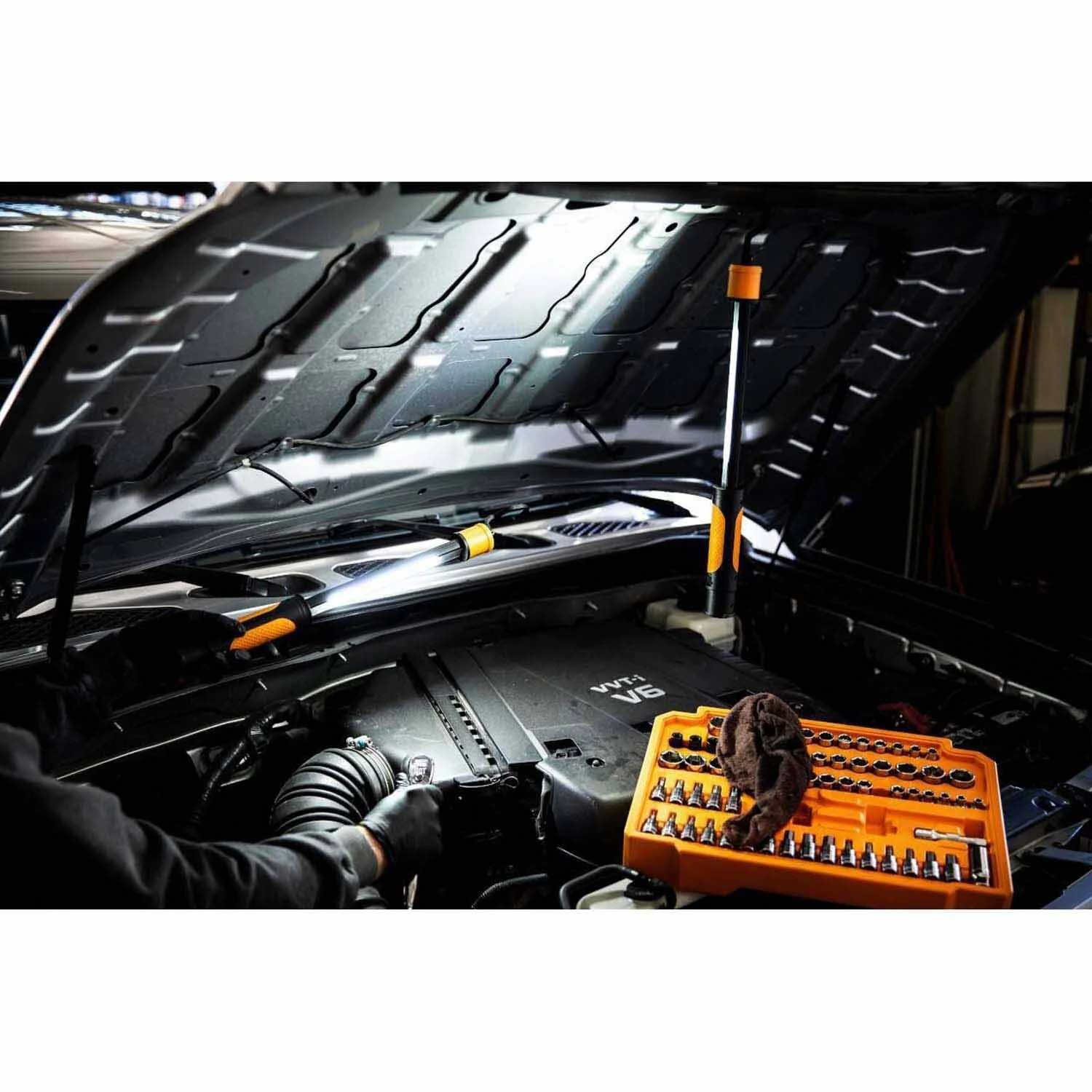 GearWrench GWUHL Foldable Underhood COB LED Light with Rechargeable Battery (1 Pack) - Image 6